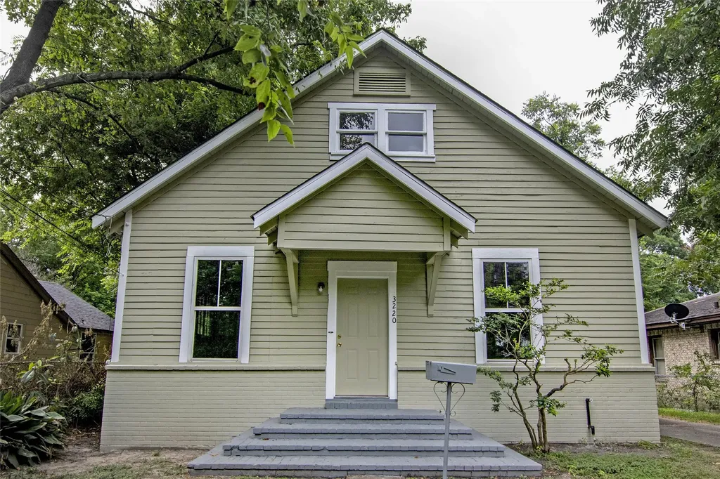3220 Melbourne Street Houston TX 77026