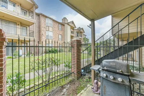 2121 Hepburn Street 612 Houston TX 77054