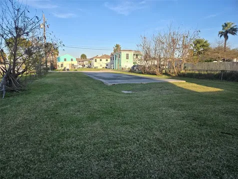 1013 63rd Street Galveston TX 77551