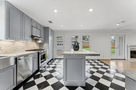 6158 Burgoyne Road Houston TX 77057