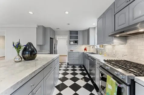 6158 Burgoyne Road Houston TX 77057