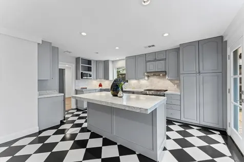 6158 Burgoyne Road Houston TX 77057