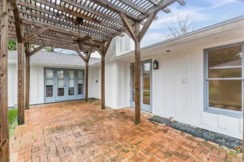 6158 Burgoyne Road Houston TX 77057