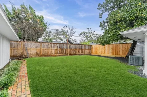 6158 Burgoyne Road Houston TX 77057