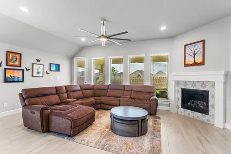 19227 Seabiscuit Stable Trail Tomball TX 77377