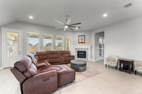 19227 Seabiscuit Stable Trail Tomball TX 77377