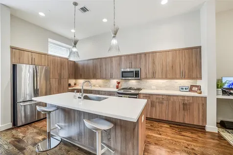 1004 California Street 203 Houston TX 77006