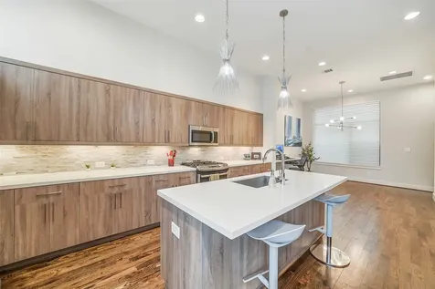 1004 California Street 203 Houston TX 77006