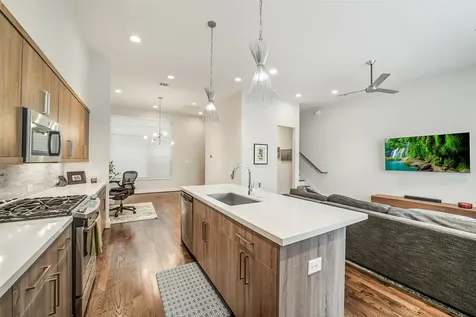 1004 California Street 203 Houston TX 77006