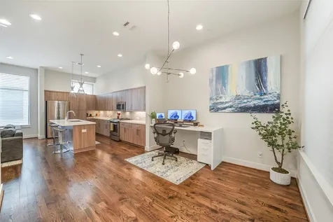 1004 California Street 203 Houston TX 77006