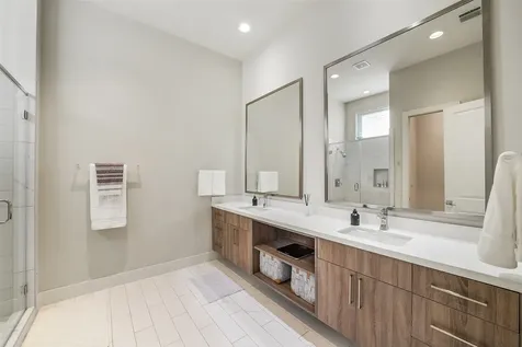 1004 California Street 203 Houston TX 77006