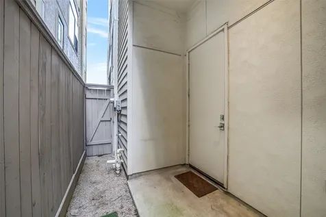1004 California Street 203 Houston TX 77006