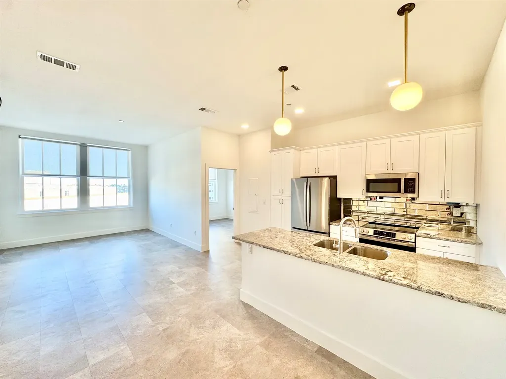 2102 Mechanic Street 304 Galveston TX 77550