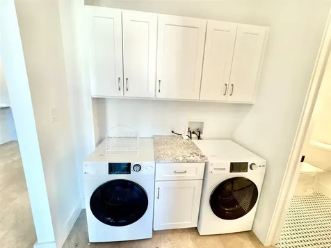 2102 Mechanic Street 304 Galveston TX 77550