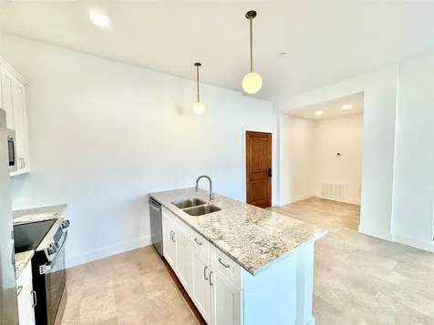 2102 Mechanic Street 304 Galveston TX 77550
