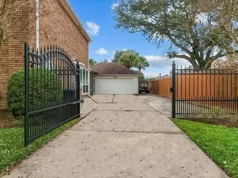 2436 Pebble Beach Drive League City TX 77573