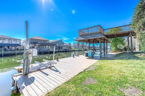 837 Marlin Street Bayou Vista TX 77563