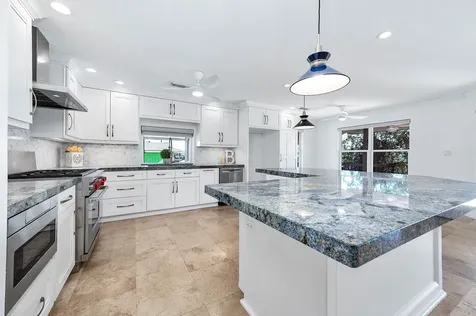 837 Marlin Street Bayou Vista TX 77563