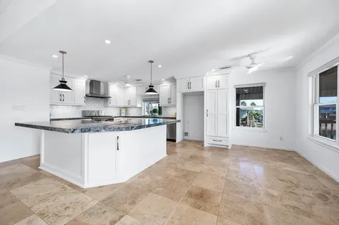 837 Marlin Street Bayou Vista TX 77563