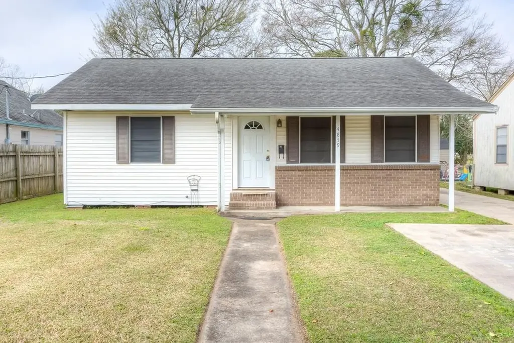 4859 Harrison Avenue Groves TX 77619