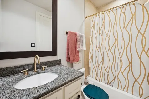5820 Darling Street Houston TX 77007