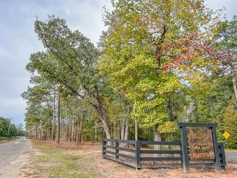 0013 Cr 2305 S Moss Hill TX 77327