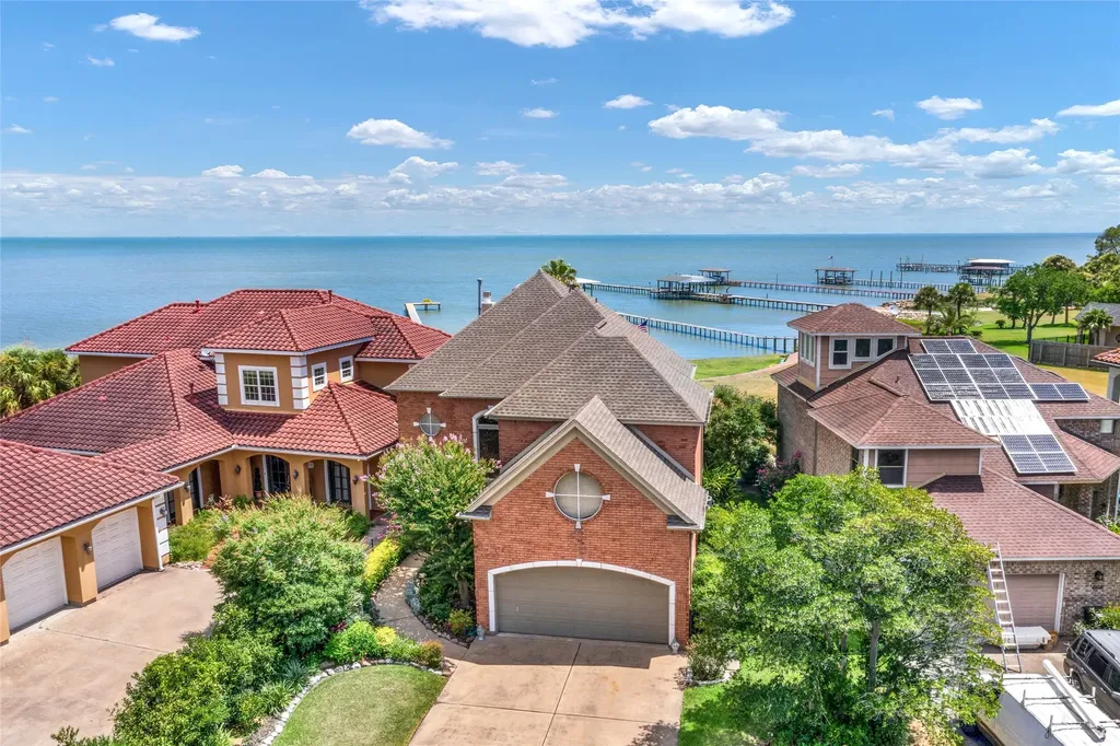 2668 E Bayshore Drive San Leon TX 77539