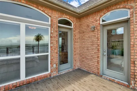 2668 E Bayshore Drive San Leon TX 77539