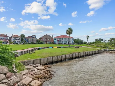 2668 E Bayshore Drive San Leon TX 77539