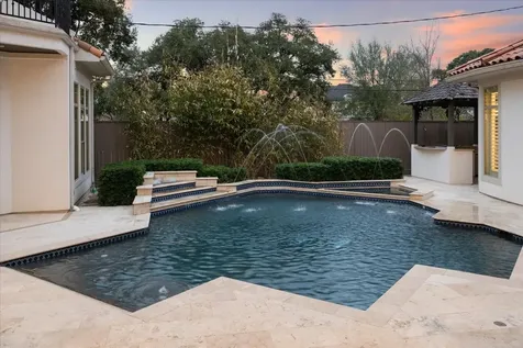 5101 Huckleberry Circle Houston TX 77056