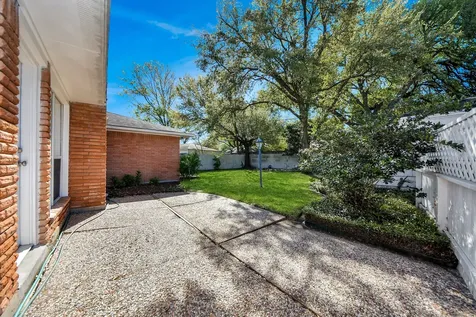 10719 Burgoyne Road Houston TX 77042