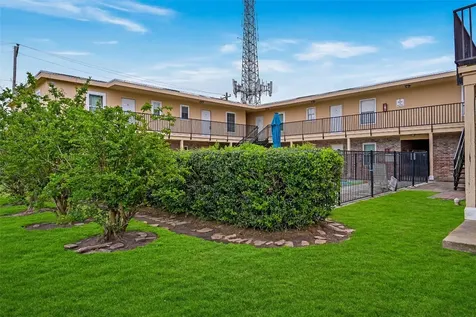 107 E Willowick Avenue 17 Friendswood TX 77546