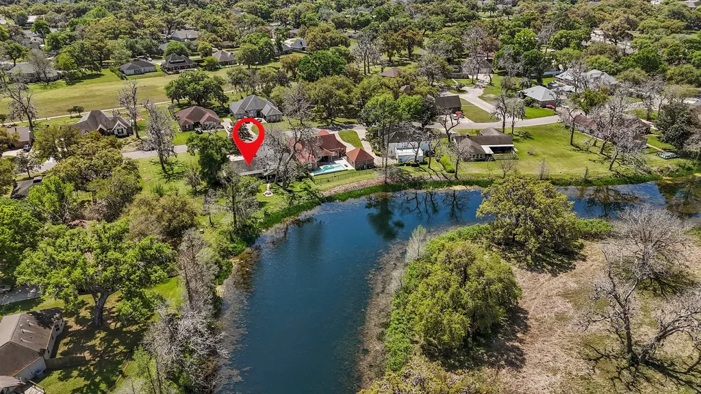 2261 Riverside Drive West Columbia TX 77486