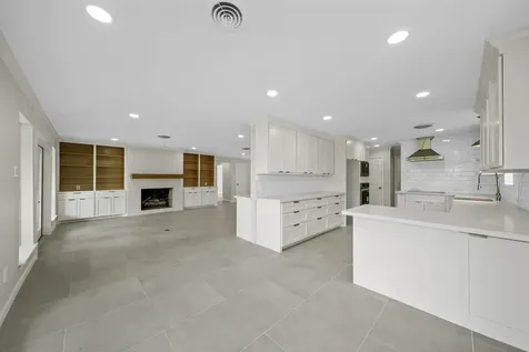 2261 Riverside Drive West Columbia TX 77486