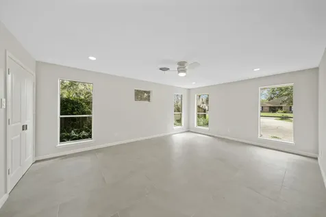2261 Riverside Drive West Columbia TX 77486