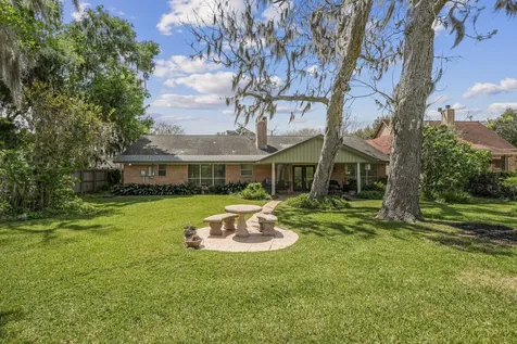 2261 Riverside Drive West Columbia TX 77486