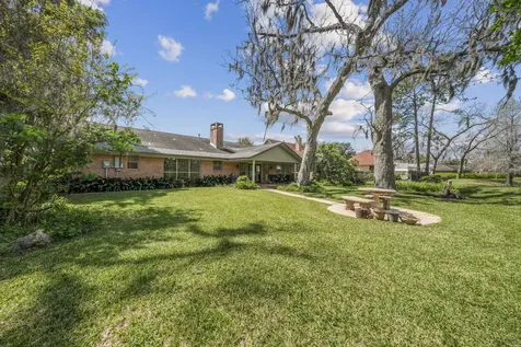 2261 Riverside Drive West Columbia TX 77486