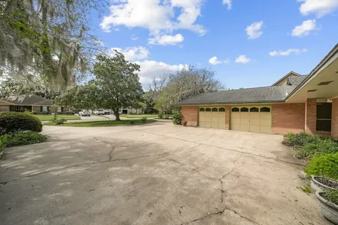2261 Riverside Drive West Columbia TX 77486