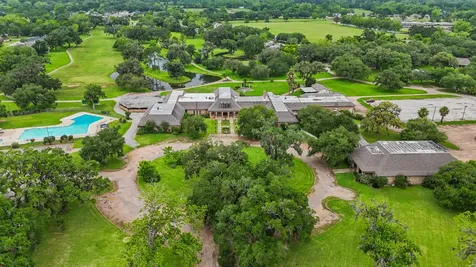 2261 Riverside Drive West Columbia TX 77486