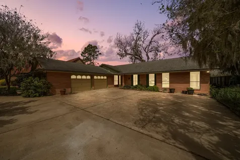 2261 Riverside Drive West Columbia TX 77486