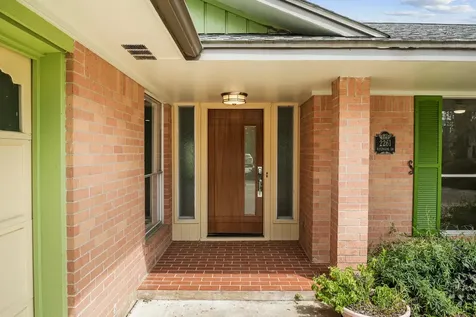 2261 Riverside Drive West Columbia TX 77486