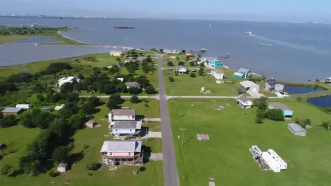 516 Overton Avenue Port Bolivar TX 77650