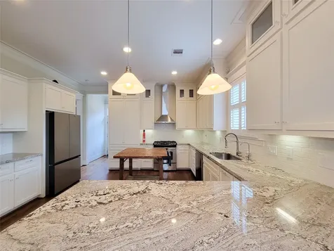 1140 W Cottage Street Houston TX 77009