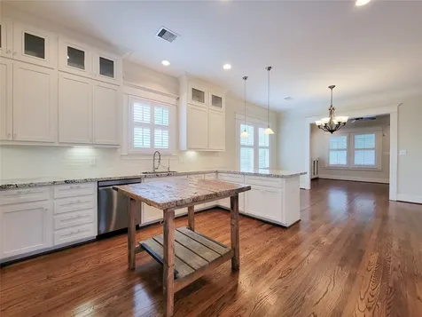 1140 W Cottage Street Houston TX 77009