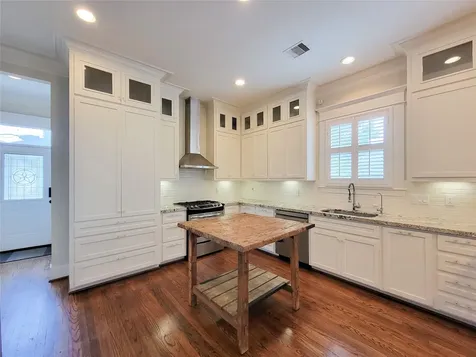 1140 W Cottage Street Houston TX 77009