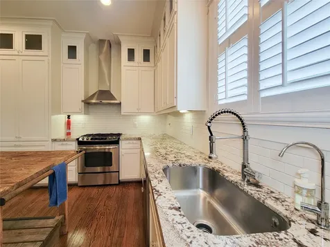 1140 W Cottage Street Houston TX 77009