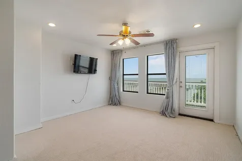 804 Bay Avenue Kemah TX 77565