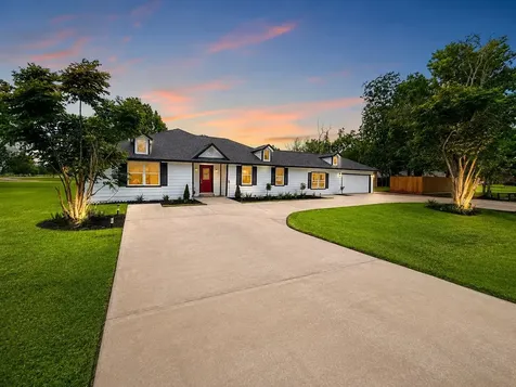 1214 Main Street Alvin TX 77511