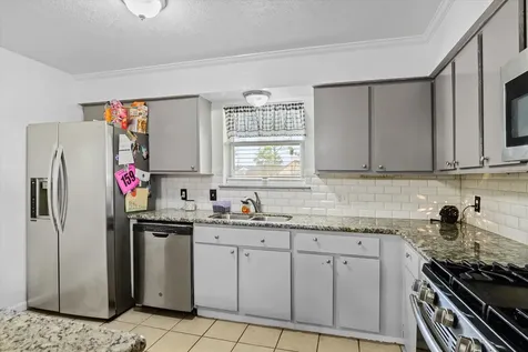 371 Somerset Court Alvin TX 77511
