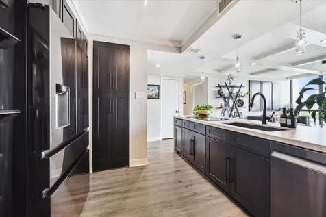5001 Woodway Drive 1506 Houston TX 77056